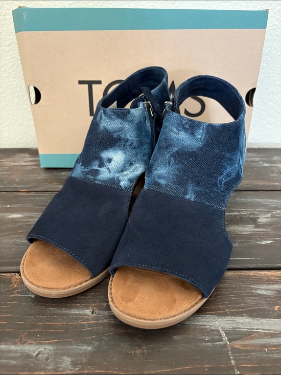 Toms Shoes - Tom’s Eliana Navy Suede/ washed denim block heel sandal